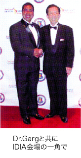 Dr.Gargと共にIDIA会場の一角で